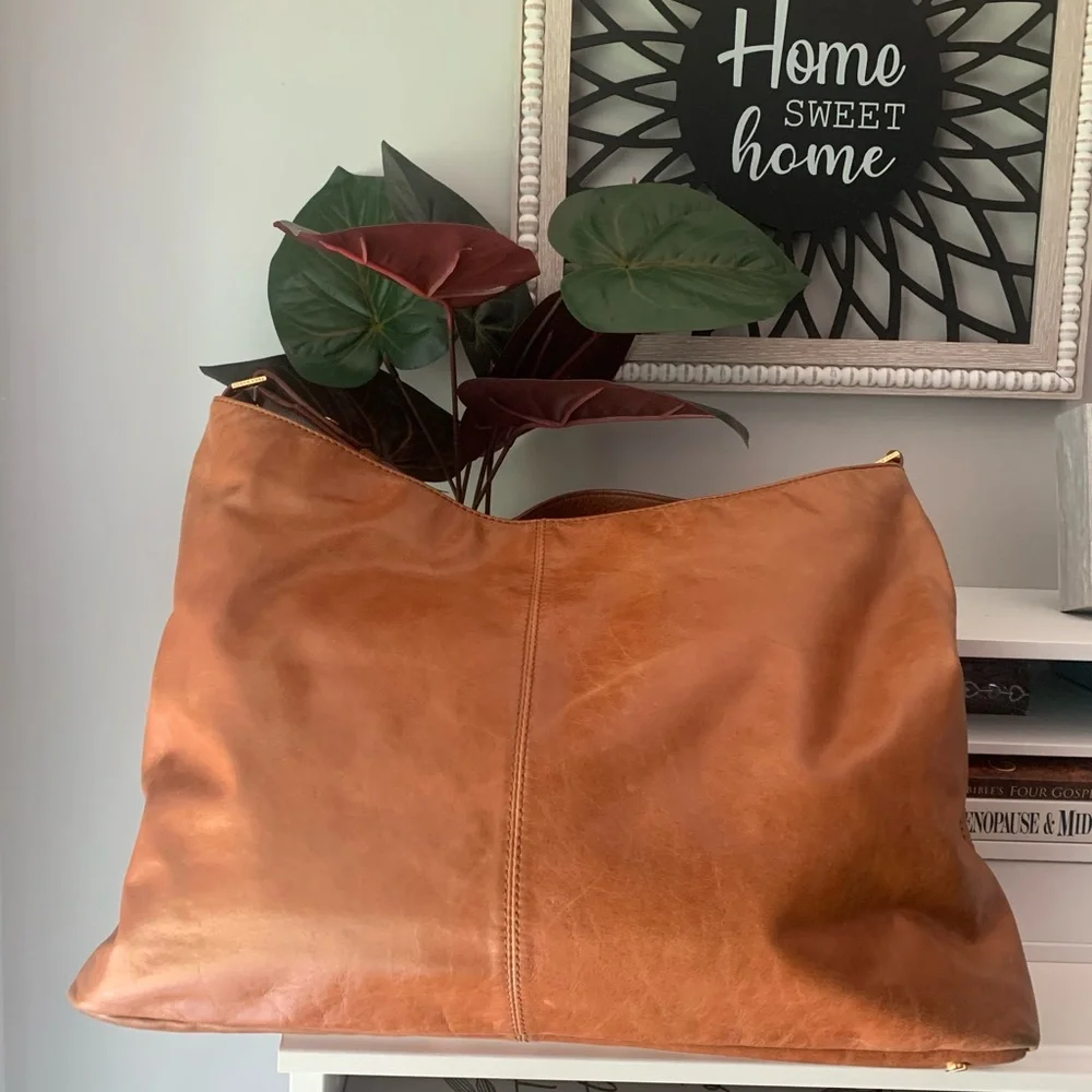 Tory Burch Large Preloved Shoulder Bag - Picture 3 of 13